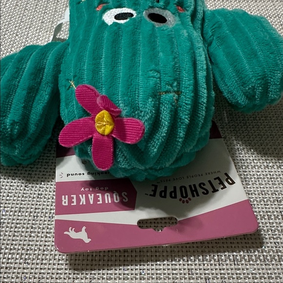 PETSHOPPE Green Plush Macro Ribbed Cactus with Pink Flower Squeaky Dog Toy - Picture 5 of 8